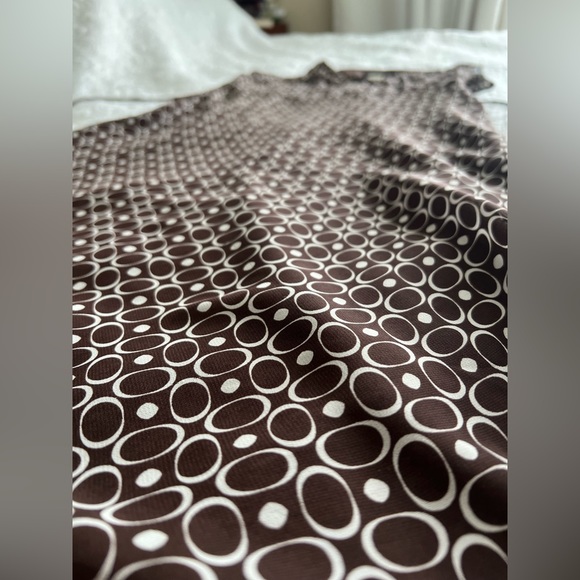 Elegant brown/white sleeveless dress by Connected apparel in size 8 - Picture 2 of 6